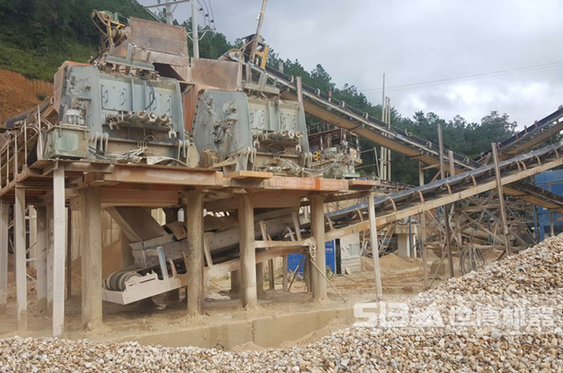 云南1315破碎機打混合料現場