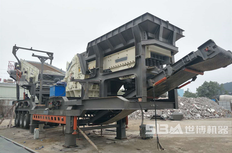 山西移動破碎機打混合料現場