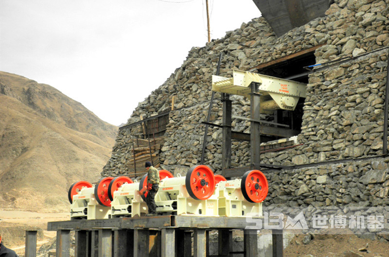 世博pex細顎式破碎機客戶現場，可現場考察