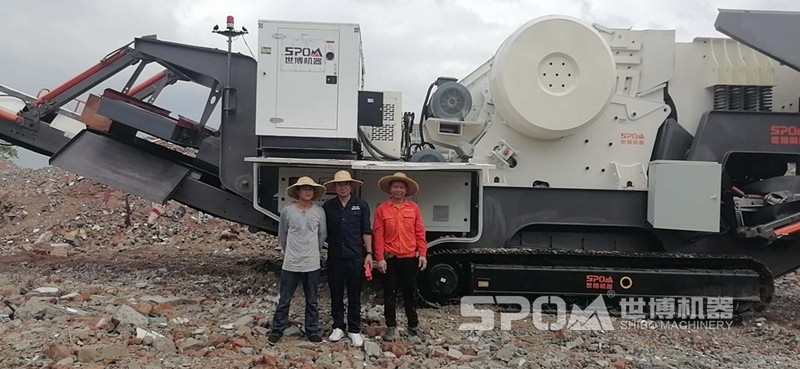 世博大型混凝土破碎機(jī)客戶現(xiàn)場(chǎng)，歡迎考察