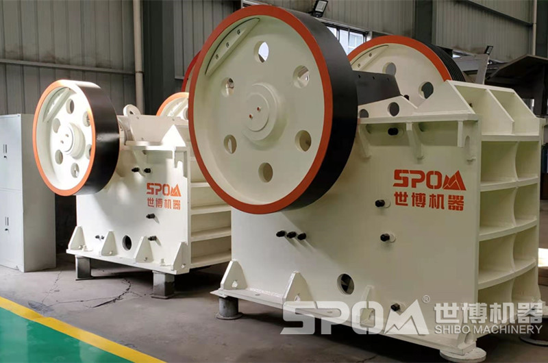 顎式破碎機（粗碎石灰石）