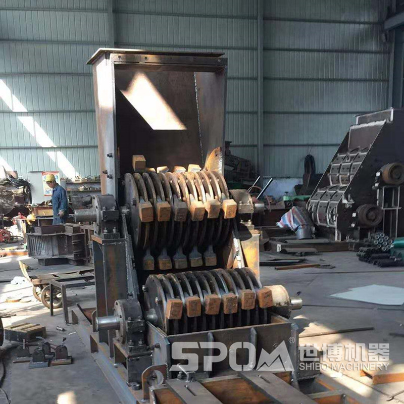 世博雙級破碎機生產車間，雙級破碎機半成品內部結構