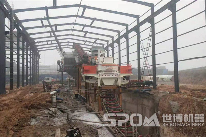 時產500噸立式打沙機客戶現場，正在安裝